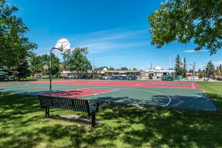 A residential street in Spruce Cliff